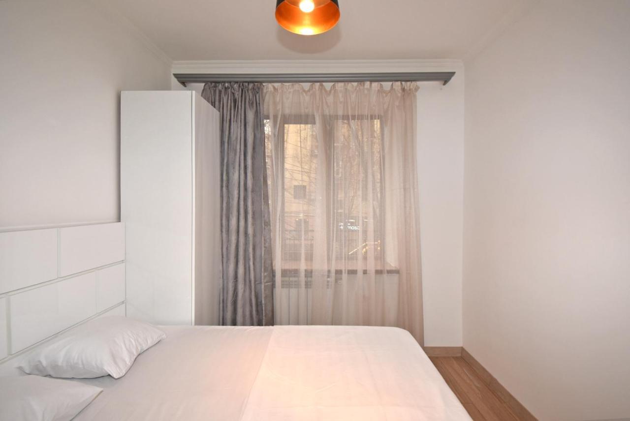 19Tumanyan Excellent Apartment In The Centre Of Capital 예레반 외부 사진